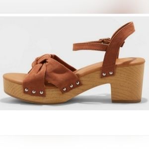 Universal Thread Eleanor Heels Top-Knot Ankle Strap Memory Foam Cognac Size 12